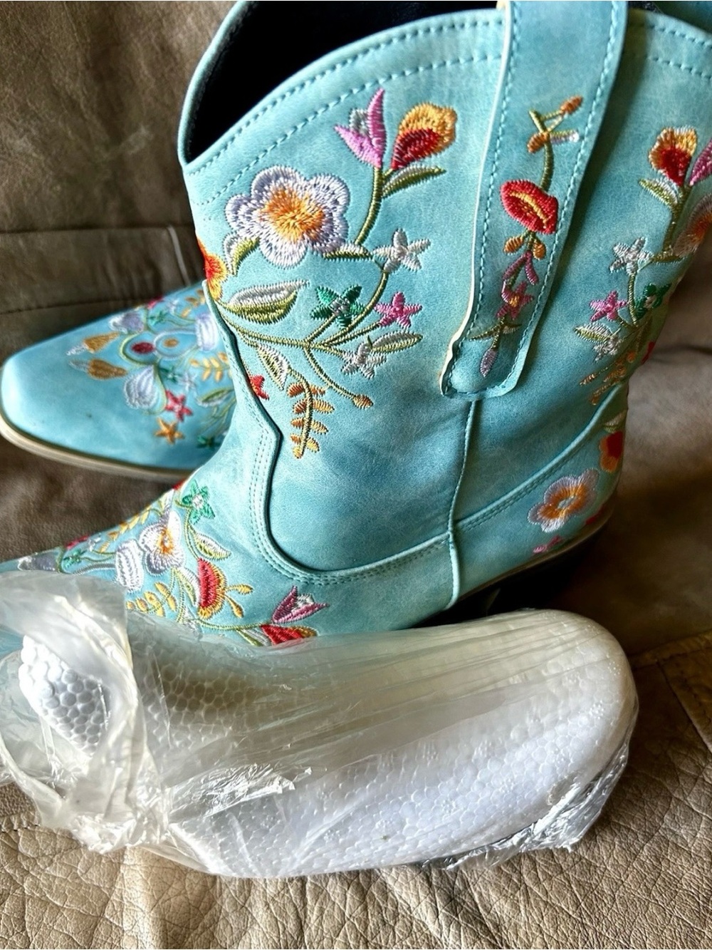 Turquoise Embroidered Western Cowgirl Boots – Wide Calf, Pointed Toe – 10.5 - Picture 9 of 12